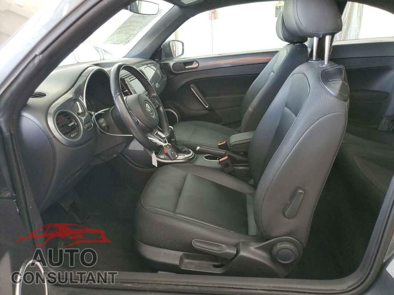 VOLKSWAGEN BEETLE 2017 - 3VWJ17AT9HM616059