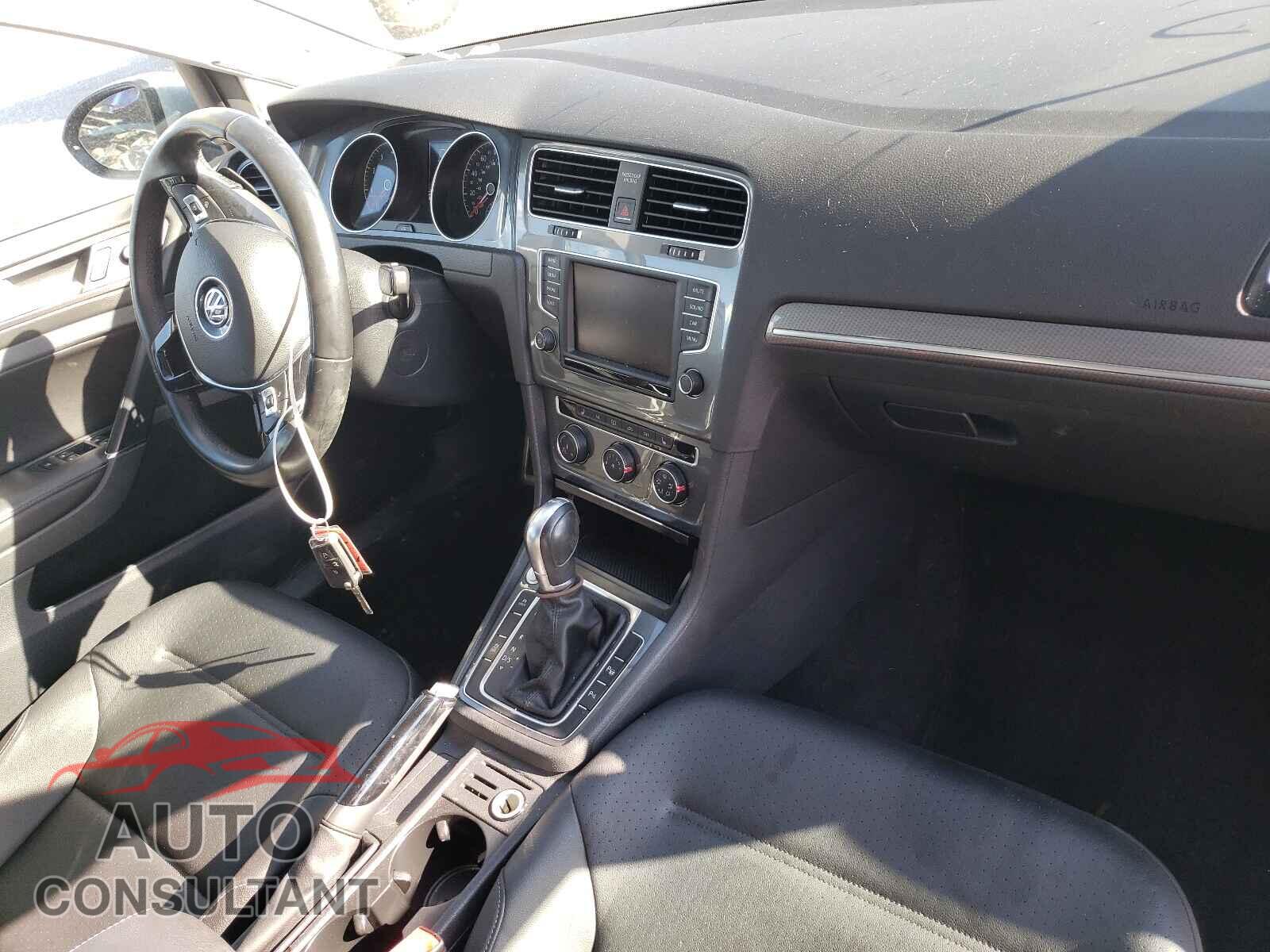 VOLKSWAGEN GOLF 2017 - 3VWH17AUXHM516074