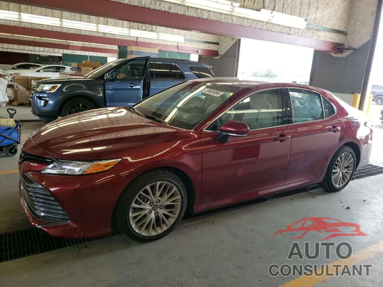 TOYOTA CAMRY 2018 - 4T1B11HK1JU588935