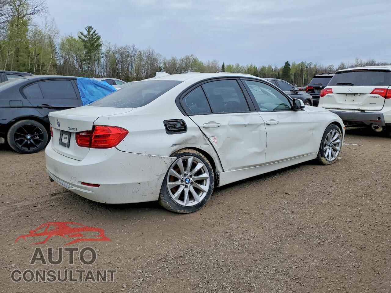 BMW 3 SERIES 2013 - WBA3C3C53DF979011