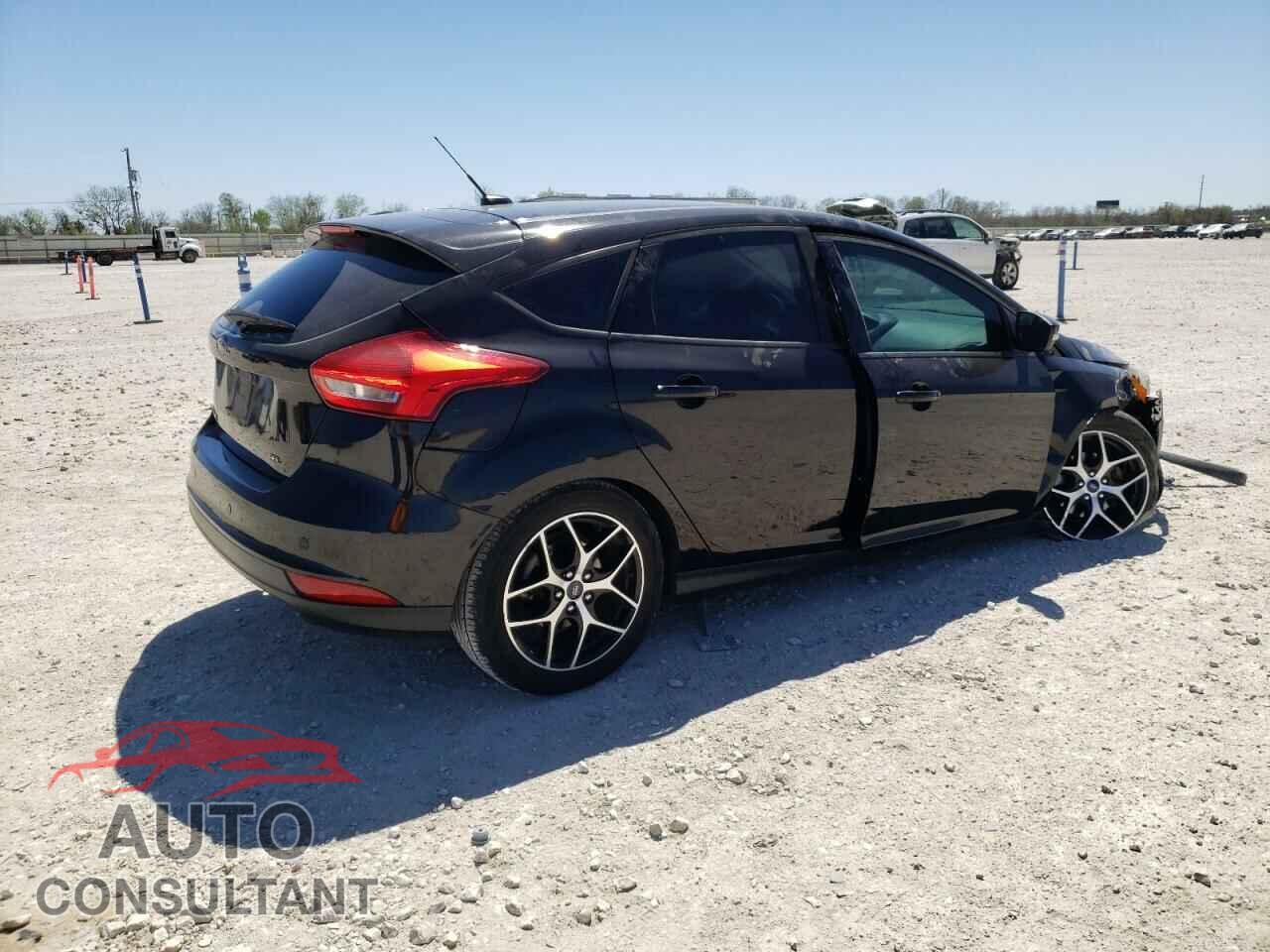 FORD FOCUS 2017 - 1FADP3M22HL332886