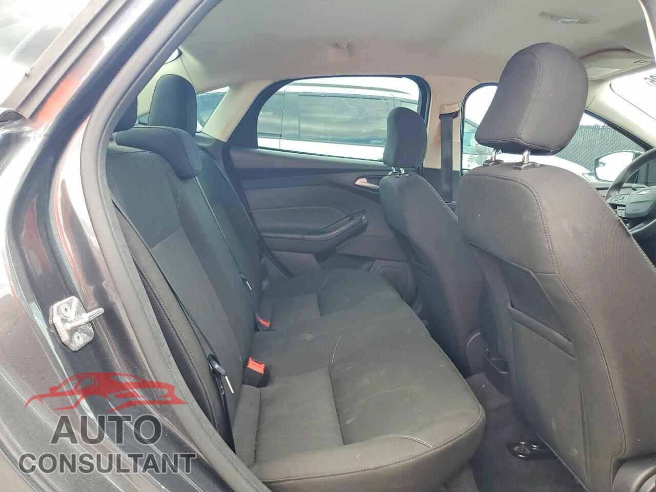 FORD FOCUS 2017 - 1FADP3F28HL241358