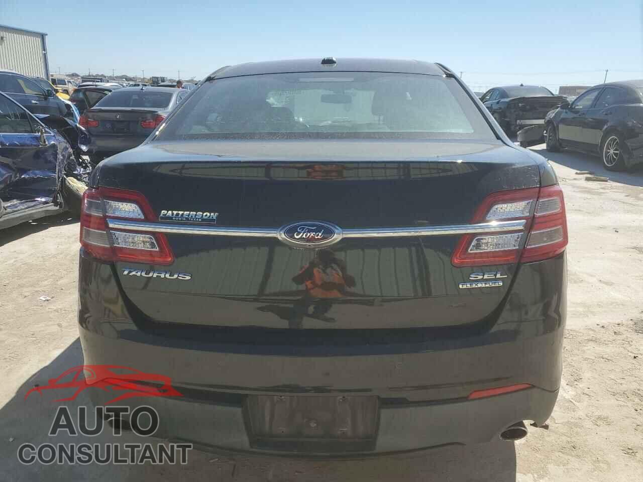 FORD TAURUS 2015 - 1FAHP2E80FG104163