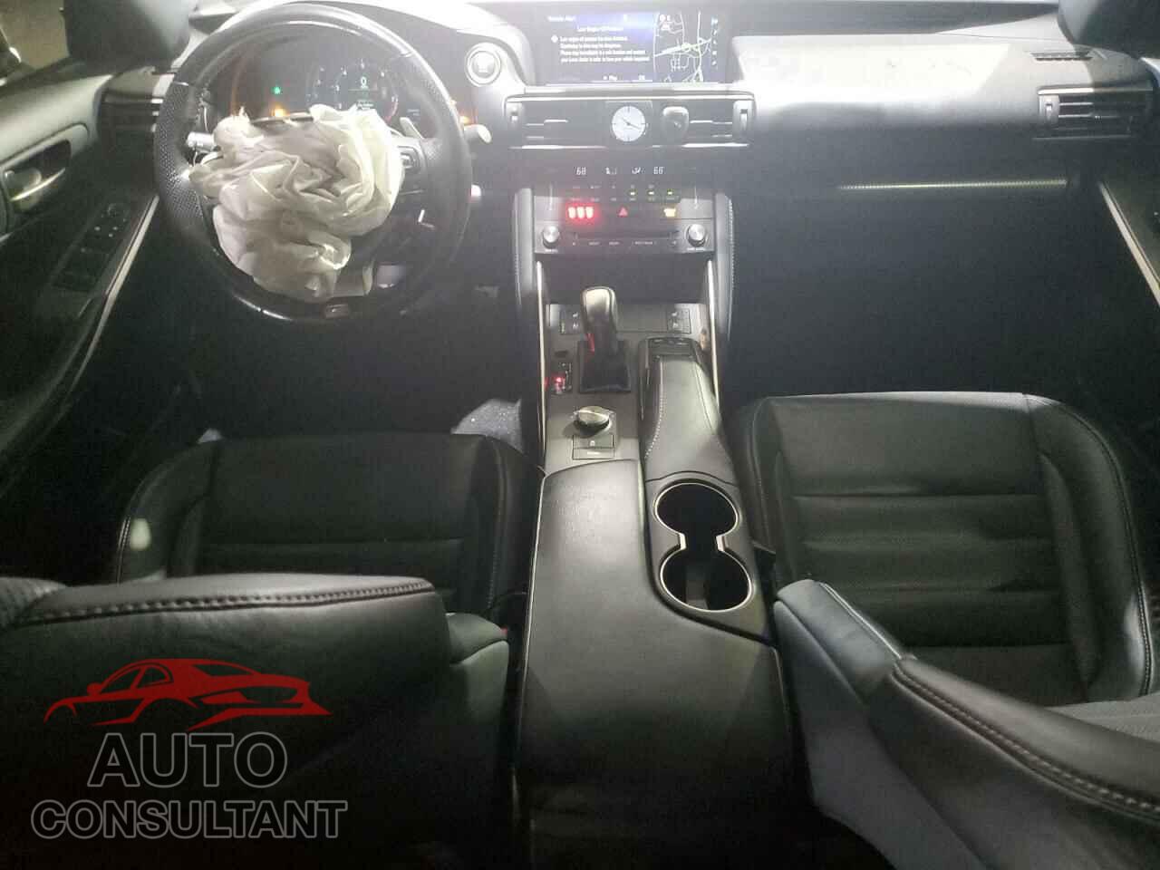 LEXUS IS 2018 - JTHC81D24J5026532