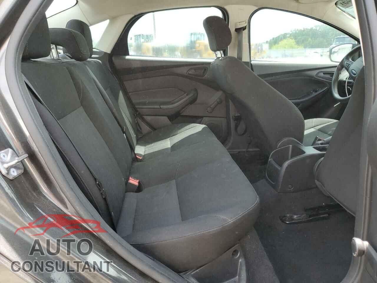 FORD FOCUS 2015 - 1FADP3E24FL353931