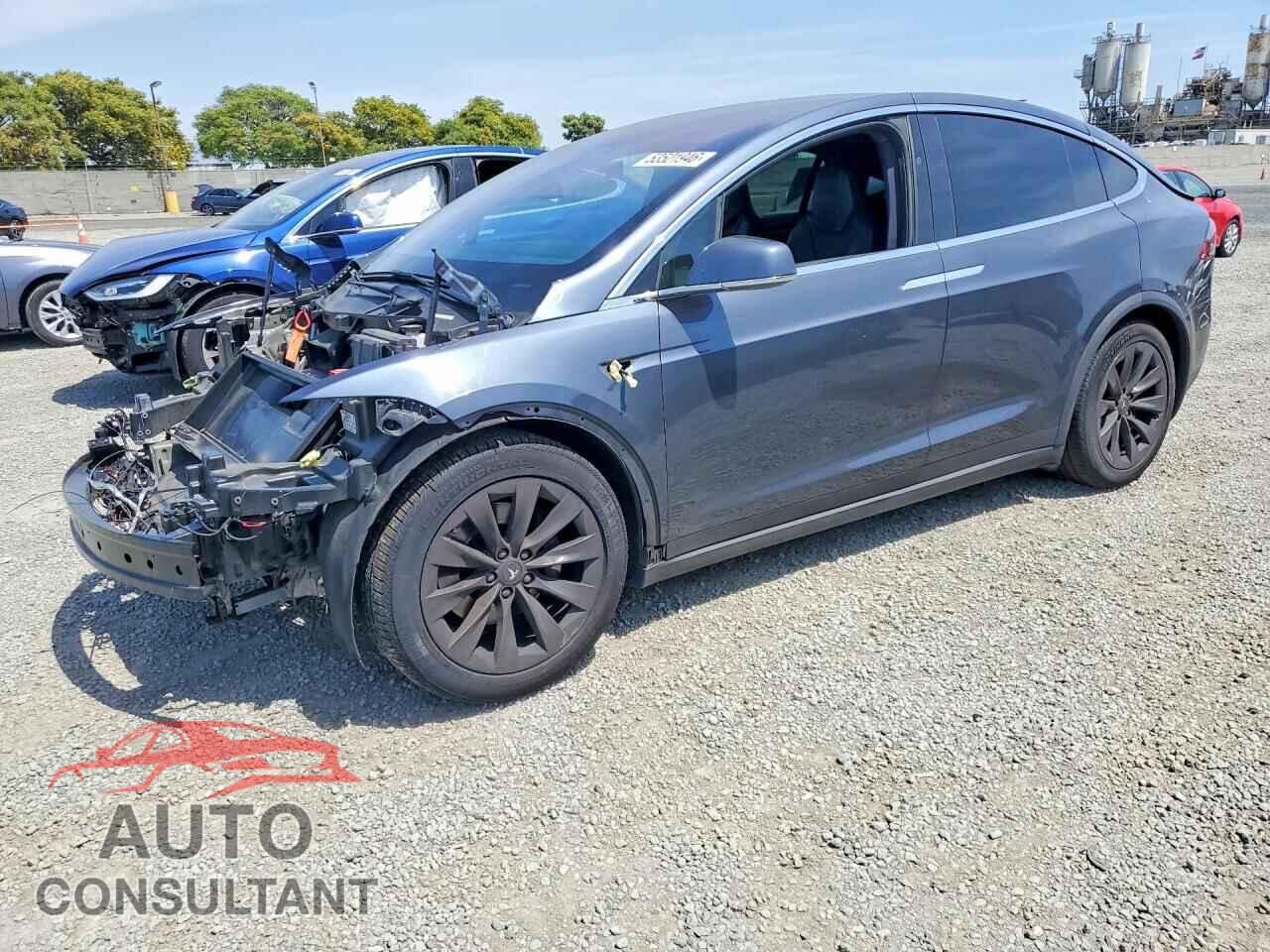 TESLA MODEL X 2018 - 5YJXCAE27JF110939