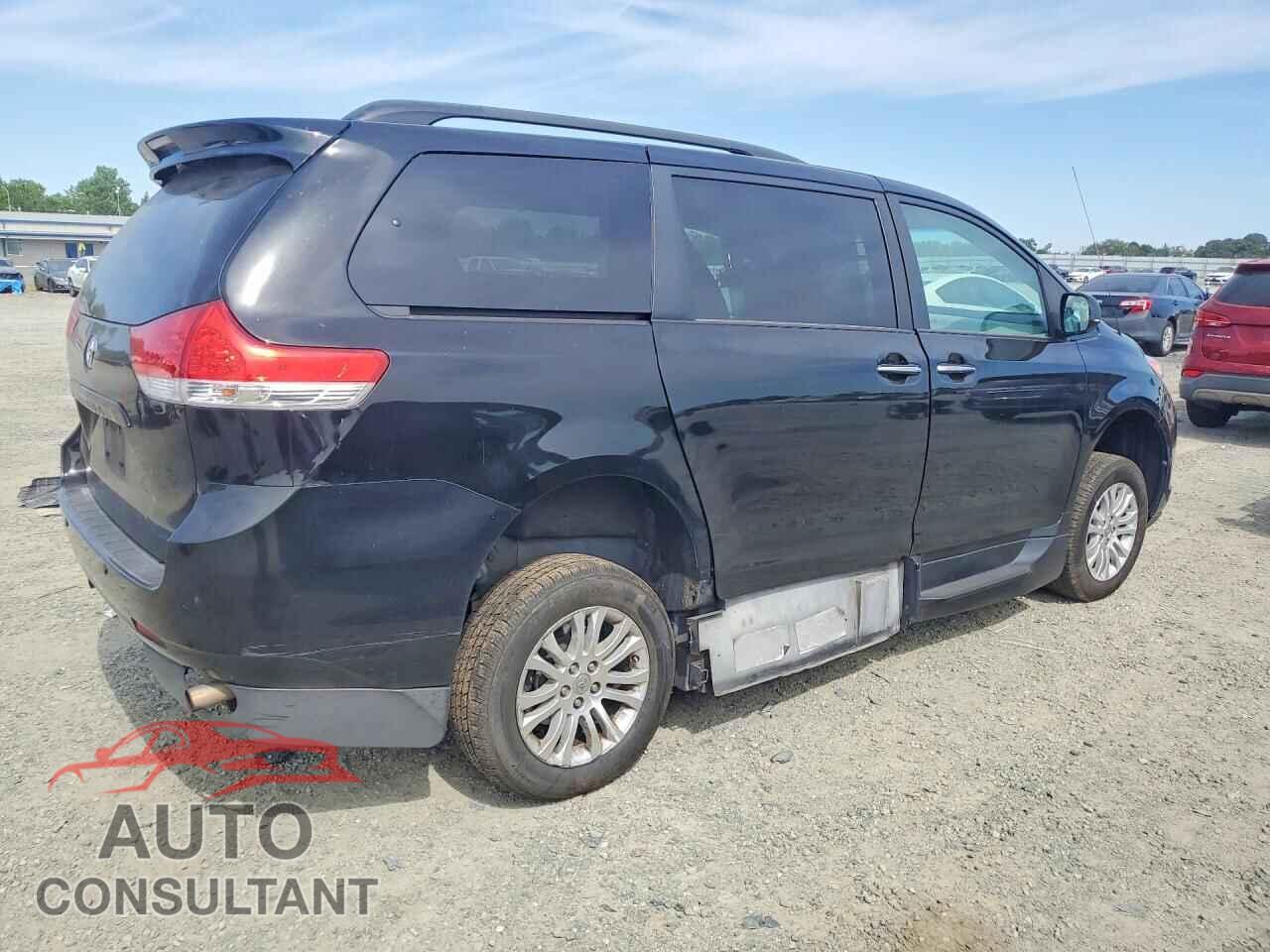 TOYOTA SIENNA 2013 - 5TDYK3DC8DS389511