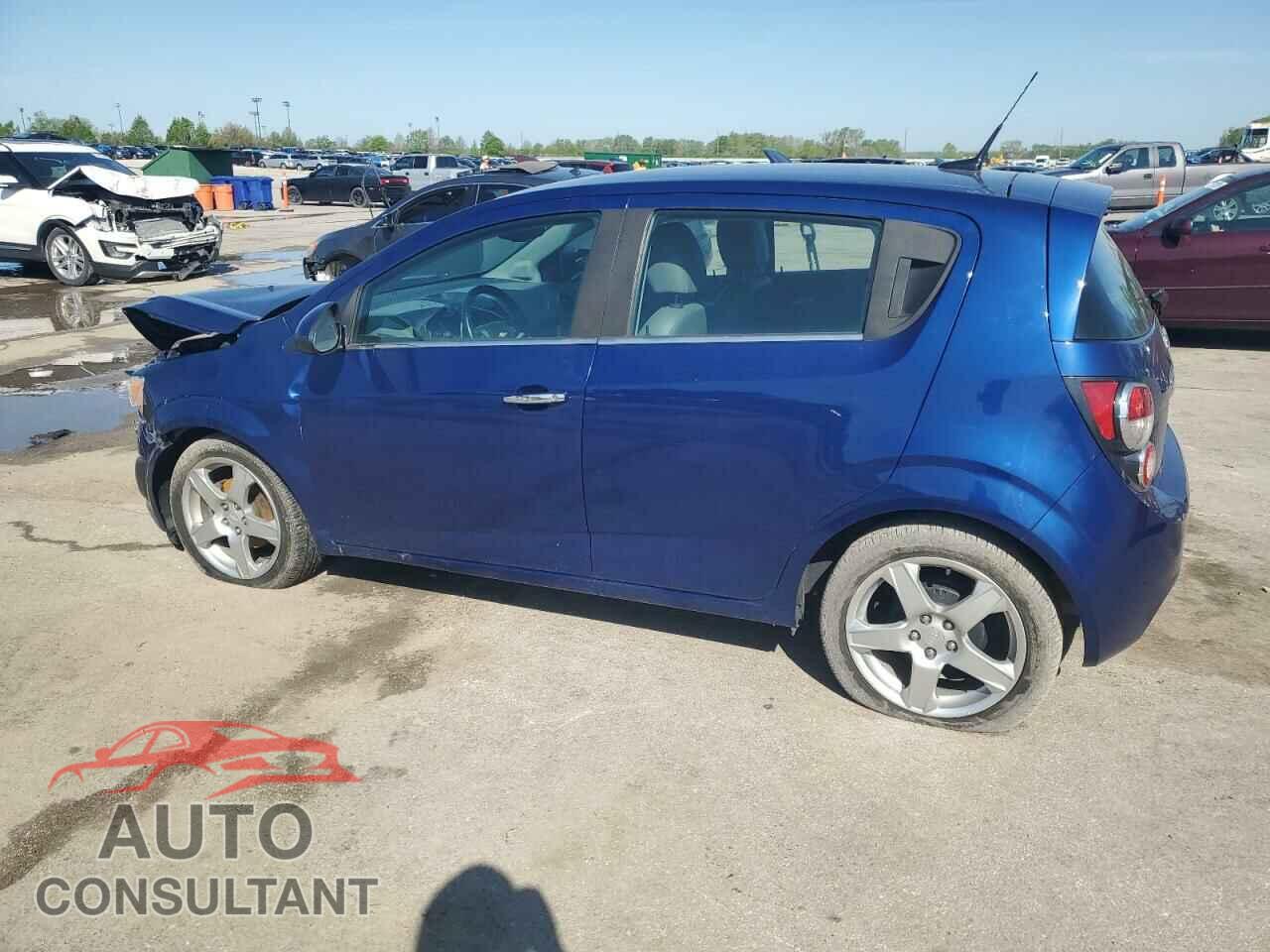CHEVROLET SONIC 2012 - 1G1JE6SH2C4211444