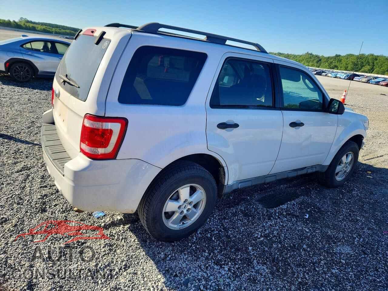 FORD ESCAPE 2009 - 1FMCU03G49KC39221