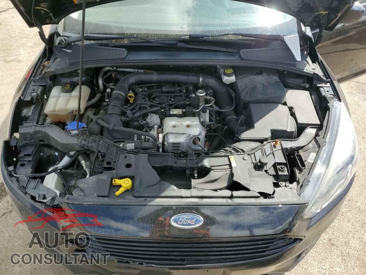 FORD FOCUS 2018 - 1FADP3FE8JL330332