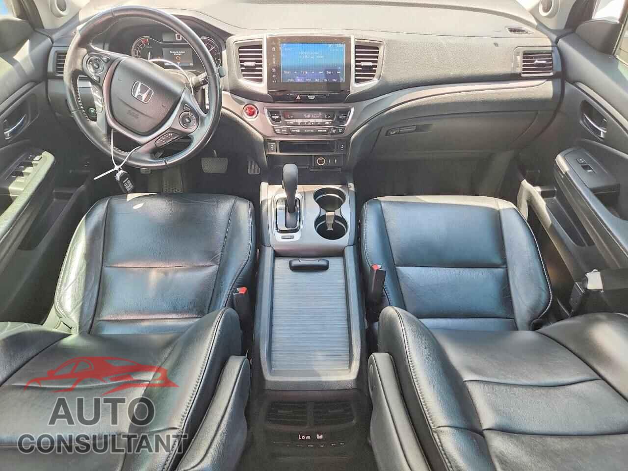 HONDA PILOT 2017 - 5FNYF5H52HB036221