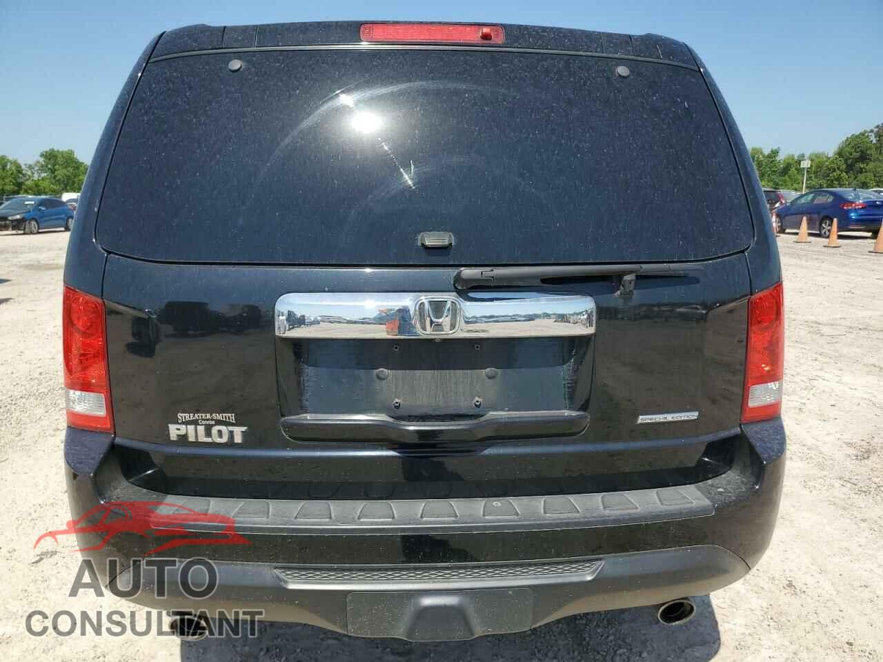 HONDA PILOT 2015 - 5FNYF3H32FB007656