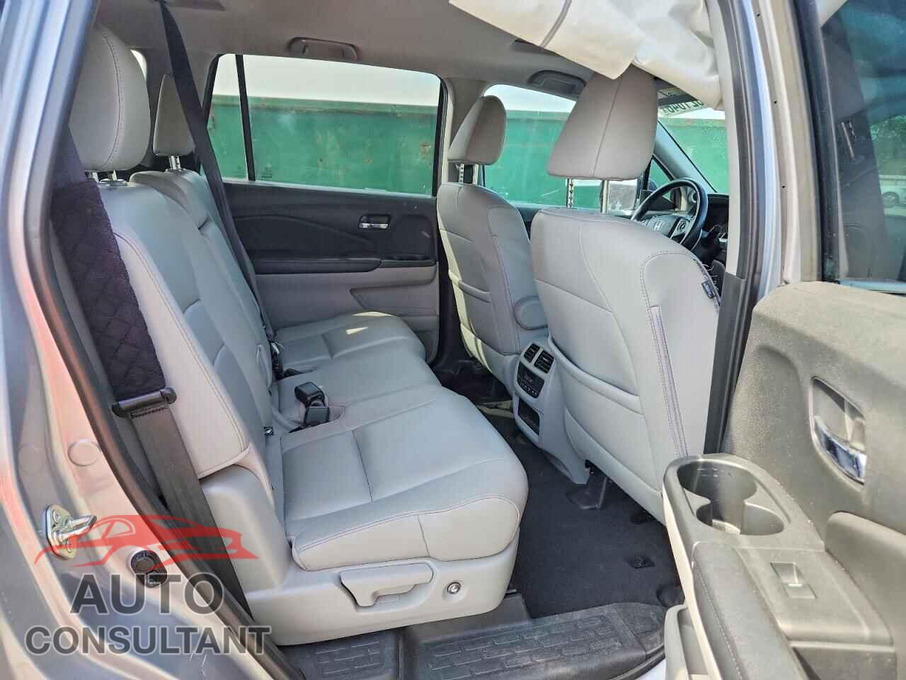 HONDA PILOT 2017 - 5FNYF5H56HB008356