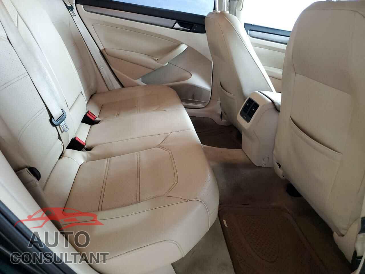 VOLKSWAGEN PASSAT 2015 - 1VWBV7A33FC043196