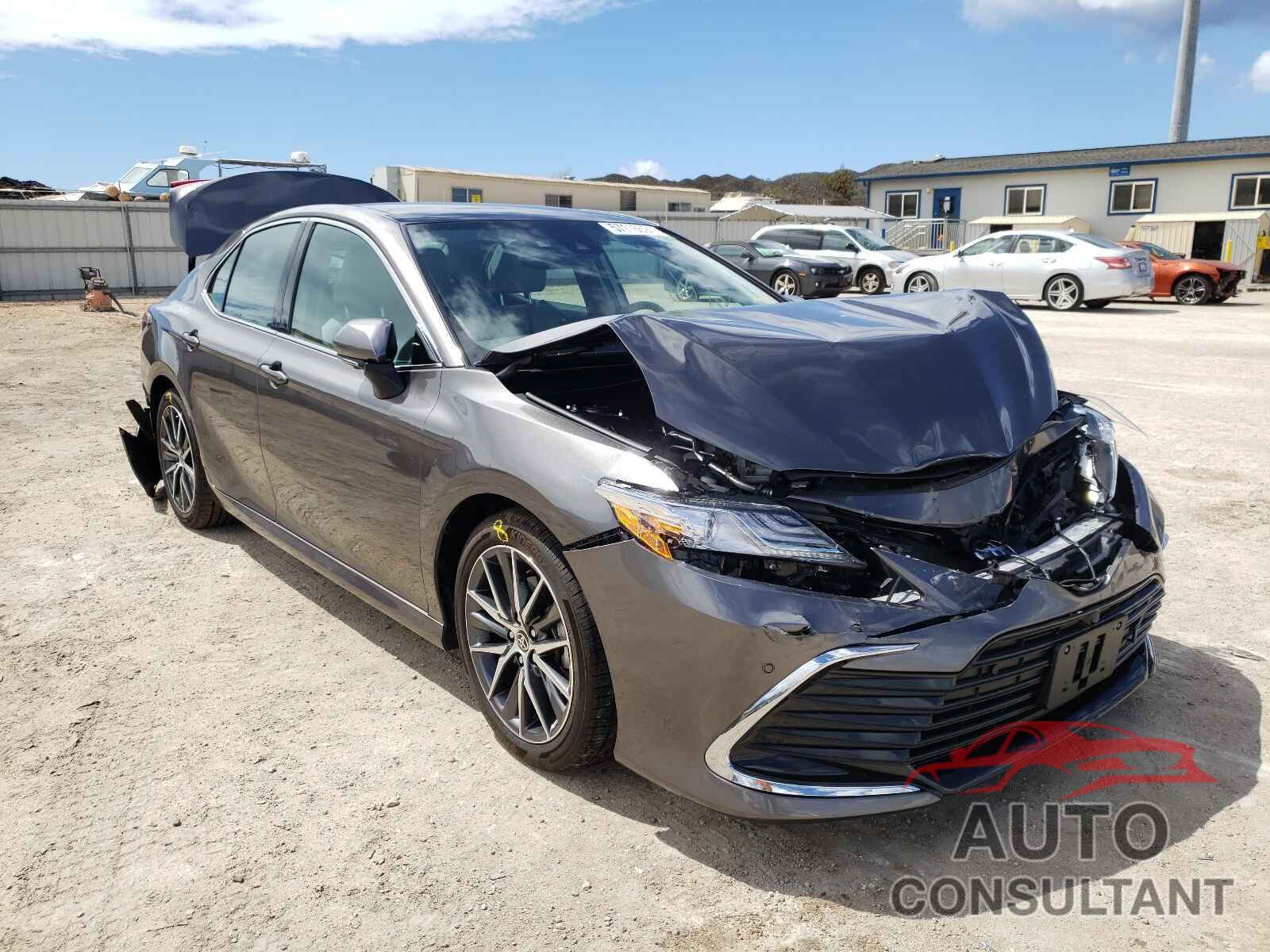 TOYOTA CAMRY 2021 - 4T1F11AK5MU544517