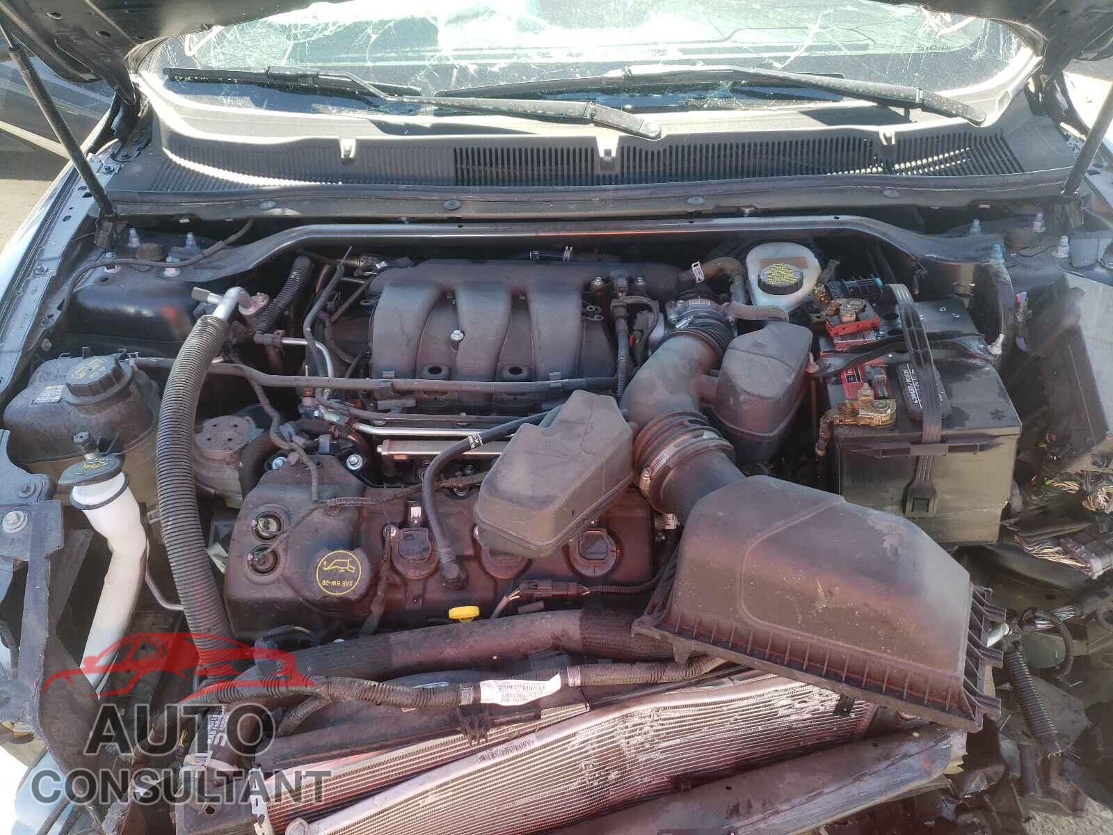 FORD TAURUS 2018 - 1FAHP2E87JG117341