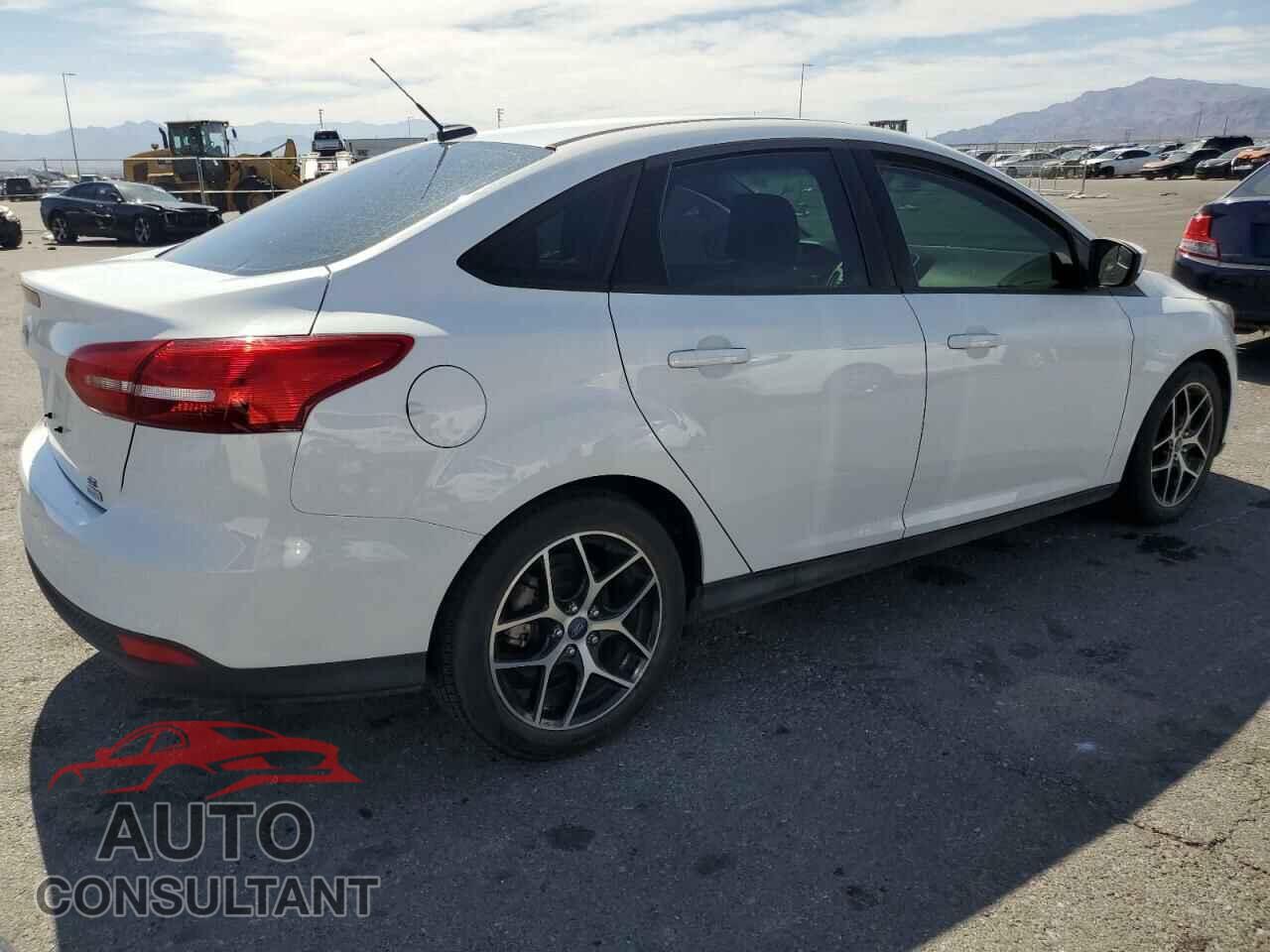FORD FOCUS 2018 - 1FADP3FE4JL322857