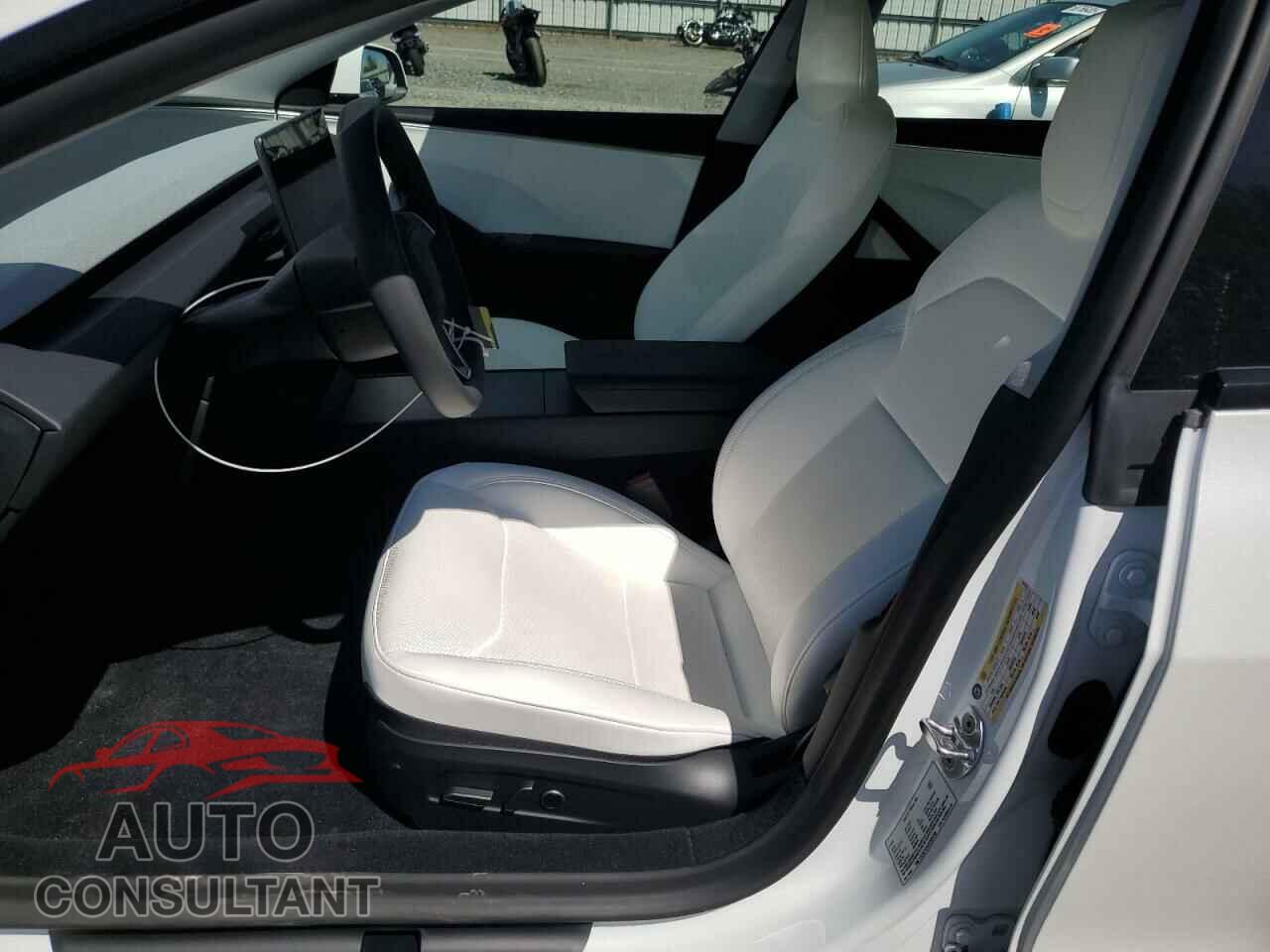 TESLA MODEL 3 2025 - 5YJ3E1EA5SF924766