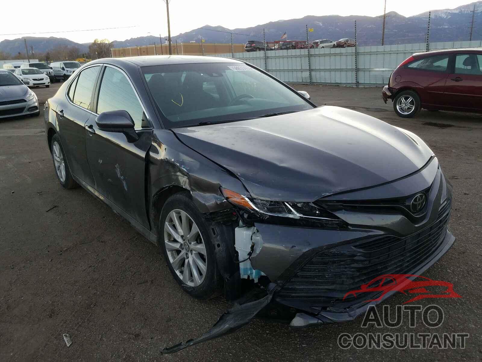 TOYOTA CAMRY 2018 - 4T1B11HK3JU044808
