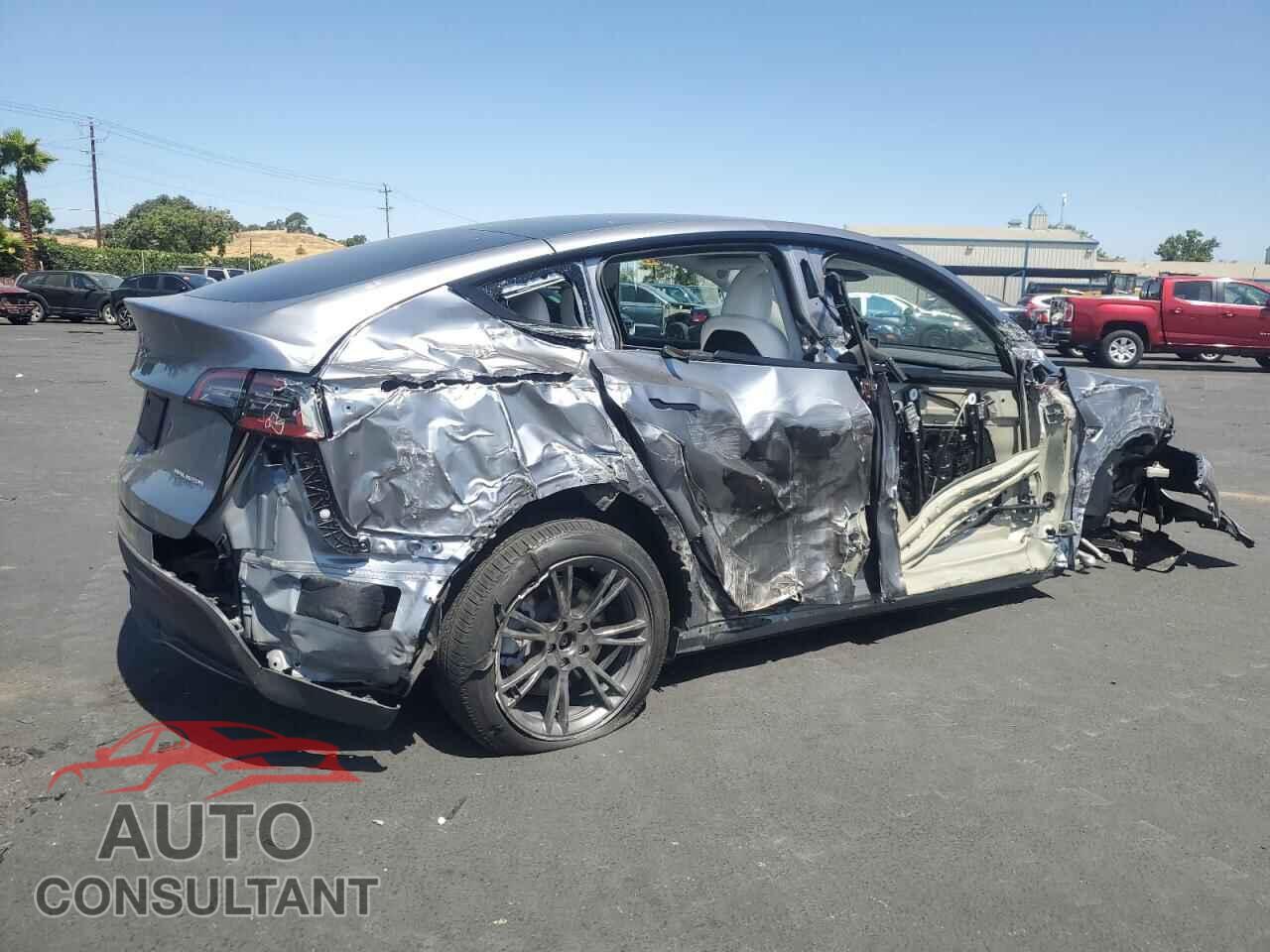 TESLA MODEL Y 2024 - 7SAYGDEE4RA302299
