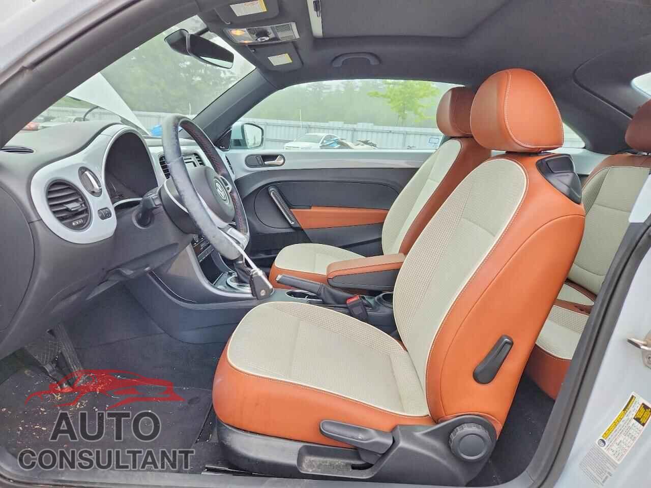 VOLKSWAGEN BEETLE 2017 - 3VWJ17AT0HM603961