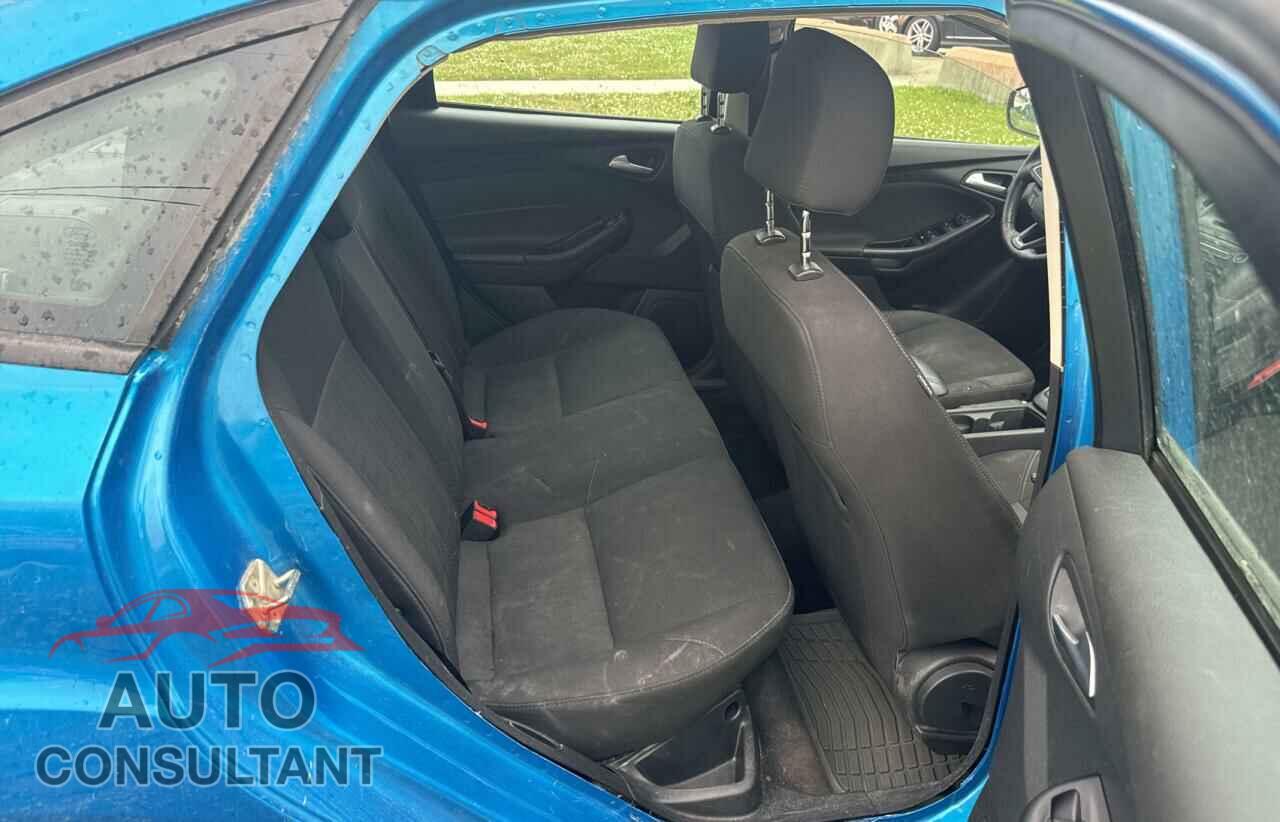 FORD FOCUS 2015 - 1FADP3F28FL379575
