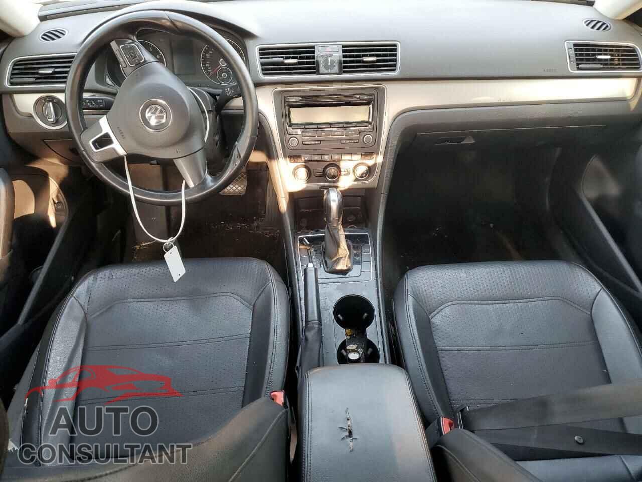 VOLKSWAGEN PASSAT 2015 - 1VWAT7A31FC086212