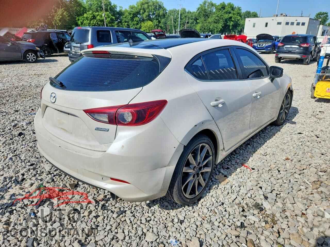 MAZDA 3 2018 - 3MZBN1M39JM175962