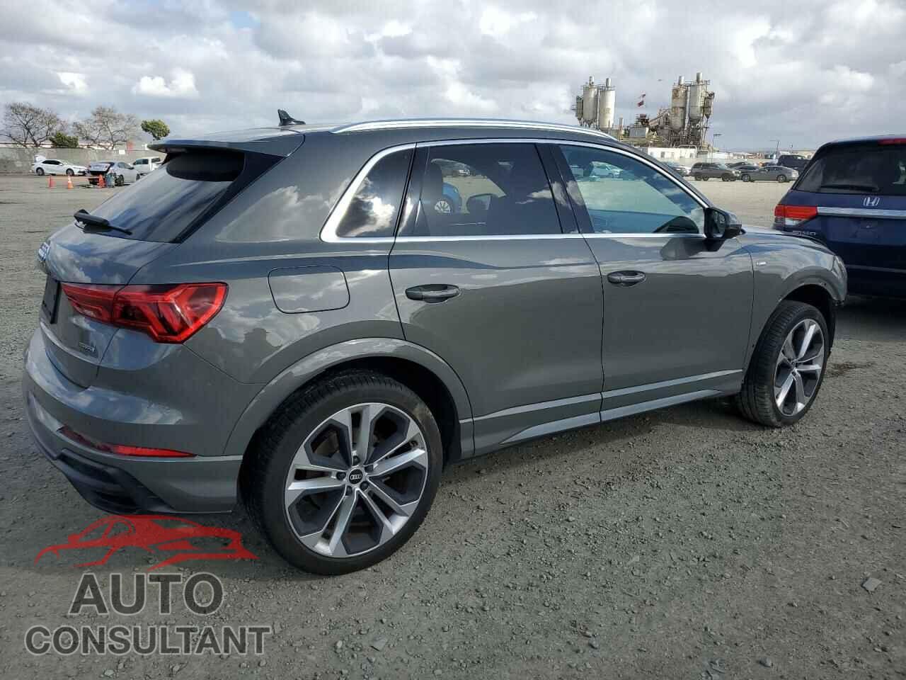AUDI Q3 2021 - WA1EECF34M1131209