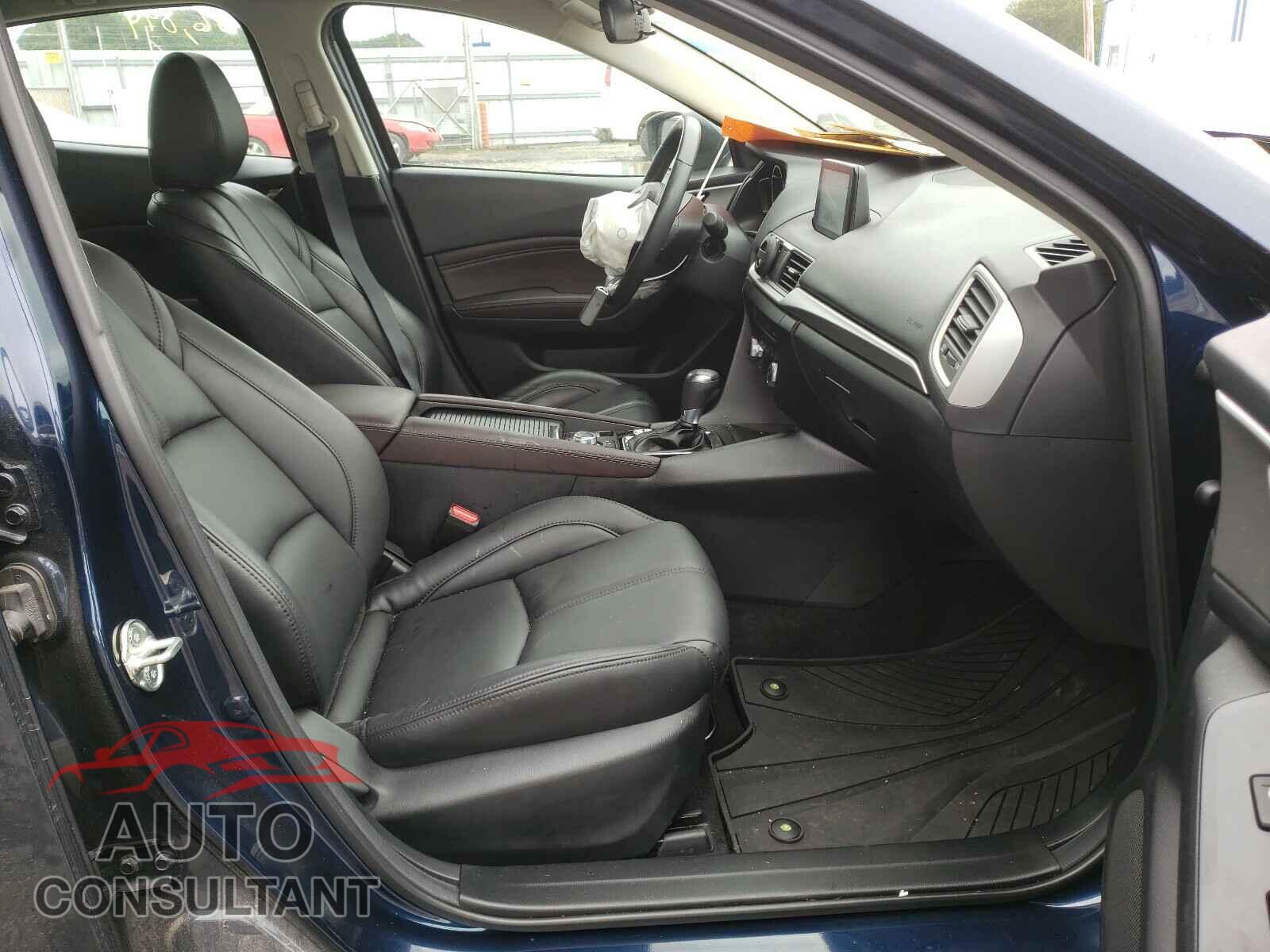 MAZDA 3 2018 - 3MZBN1V37JM245604