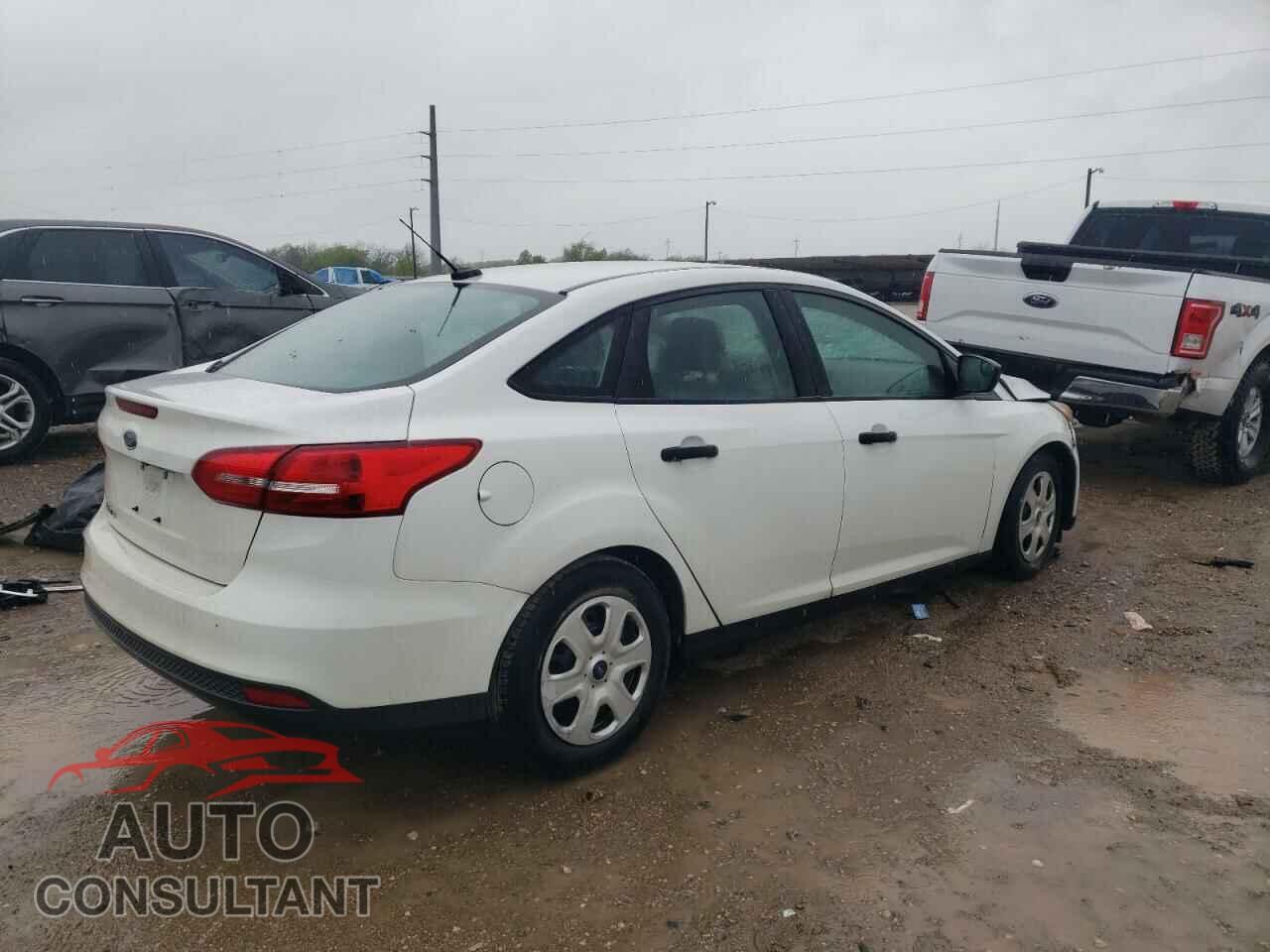 FORD FOCUS 2015 - 1FADP3E26FL338301