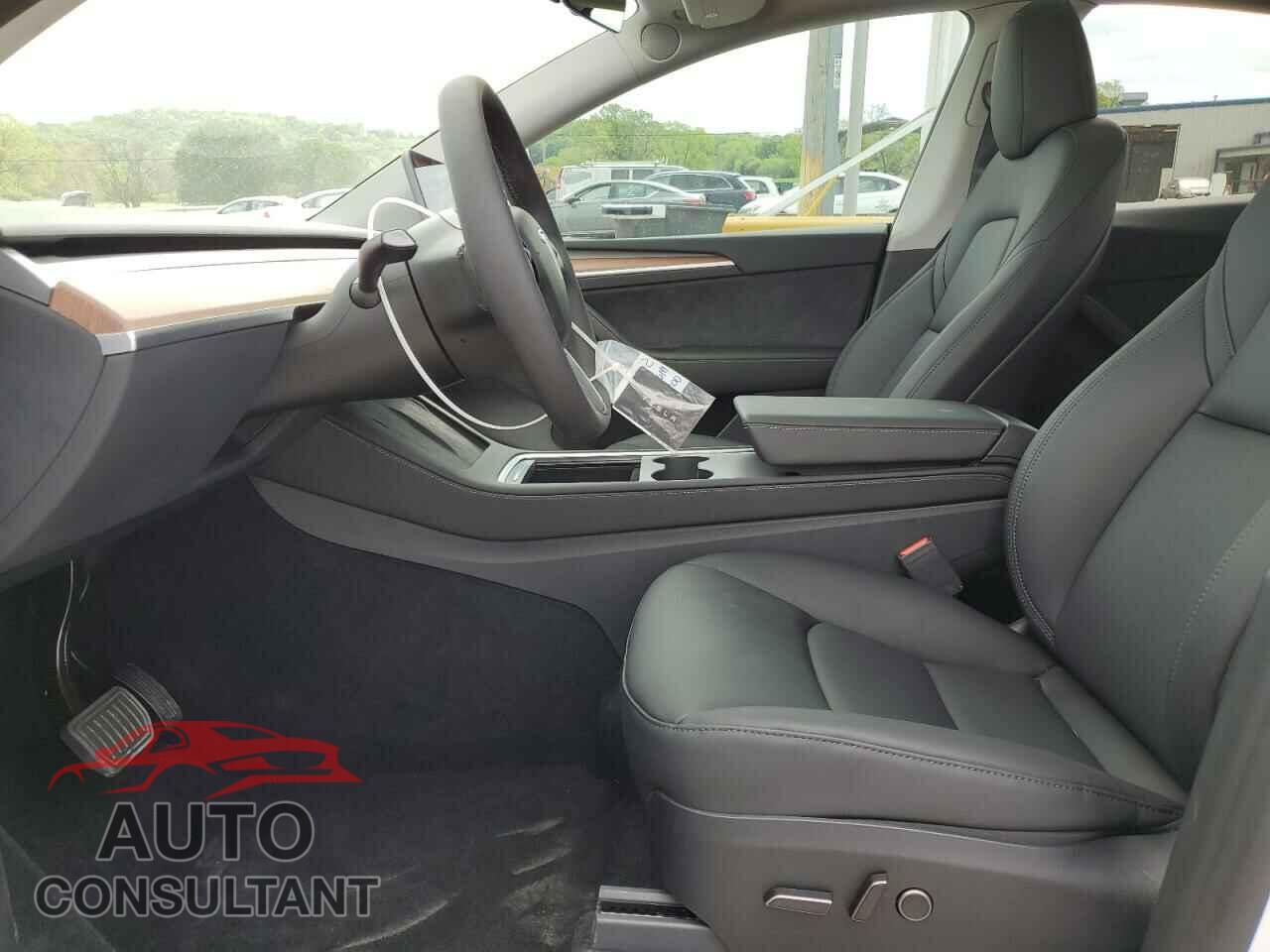 TESLA MODEL Y 2024 - 7SAYGDEE1RF007762