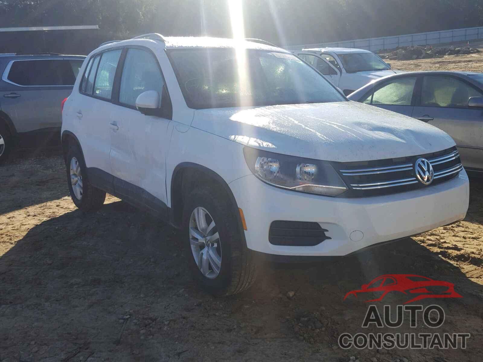 VOLKSWAGEN TIGUAN S 2017 - WVGAV7AXXHK026885