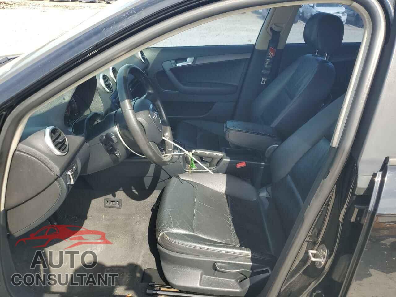 AUDI A3 2010 - WAUBEAFM7AA083543