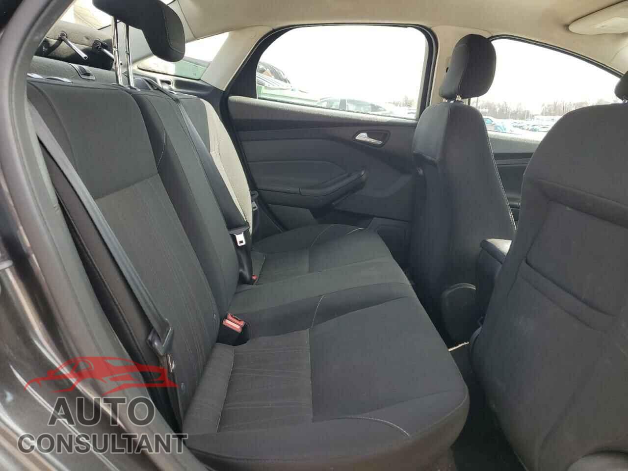 FORD FOCUS 2018 - 1FADP3FE5JL203702