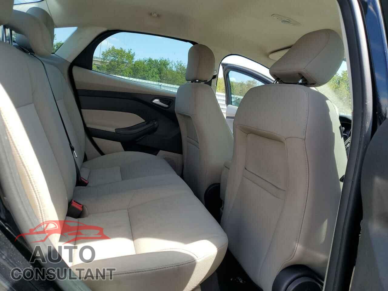 FORD FOCUS 2017 - 1FADP3F26HL221366