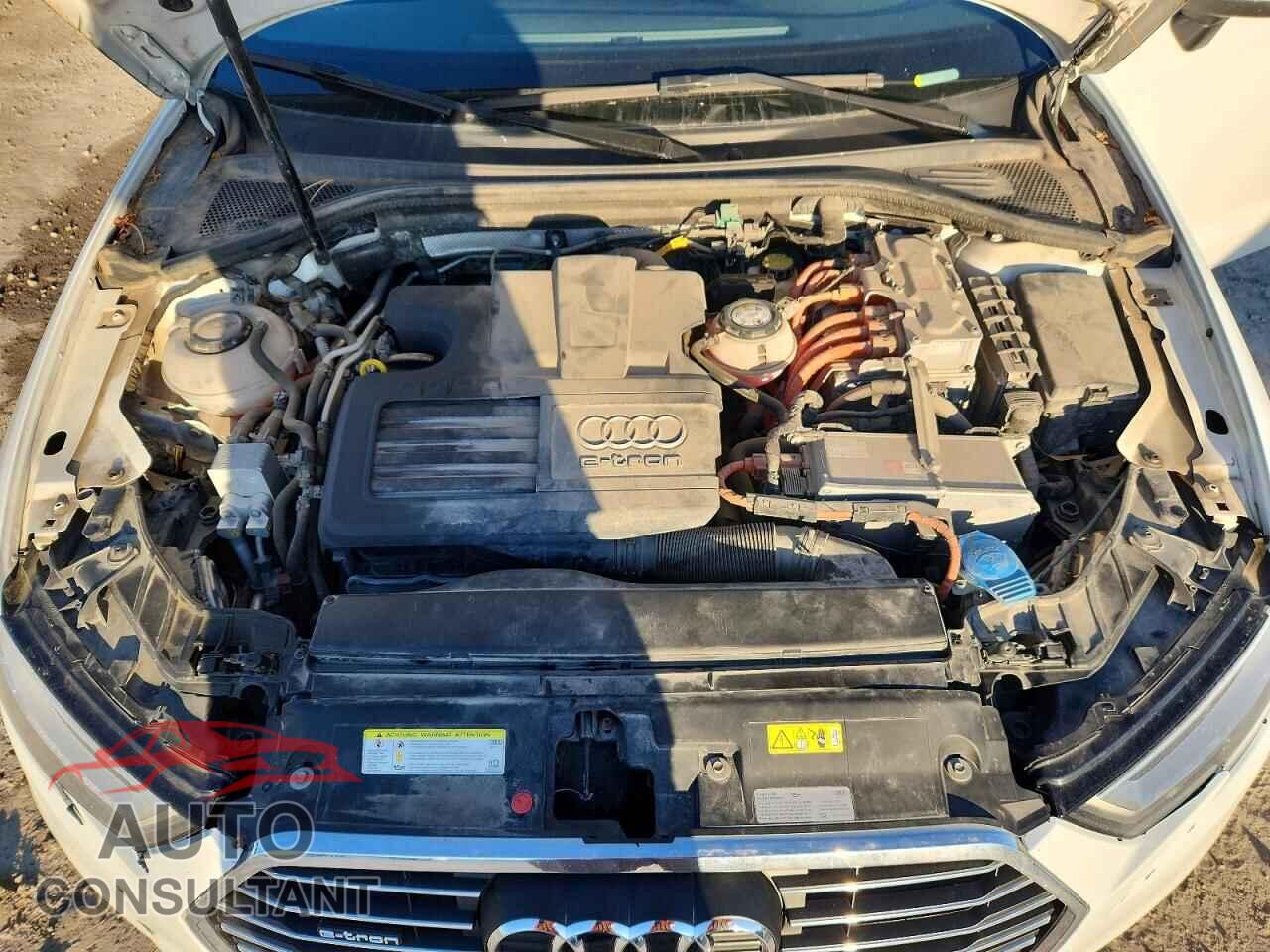 AUDI A3 2018 - WAUTPBFF8JA062268
