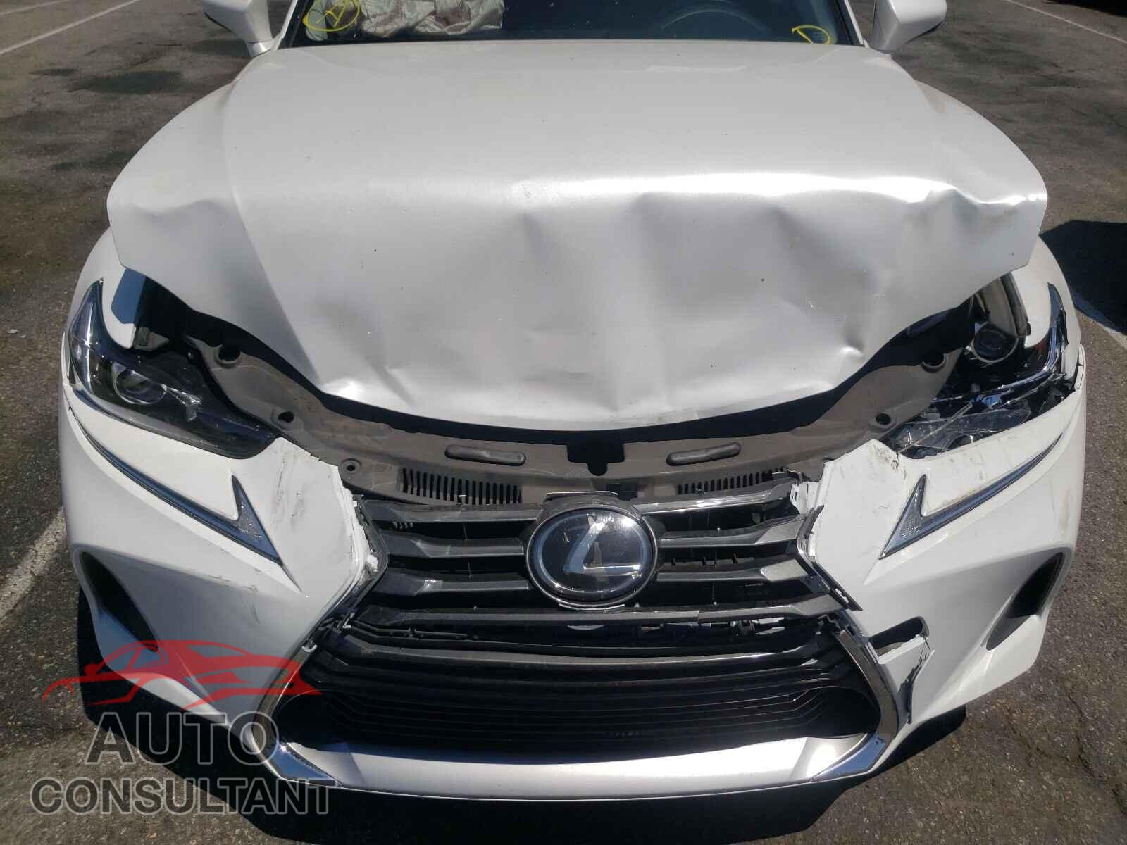 LEXUS IS 2018 - JTHBA1D21J5071458