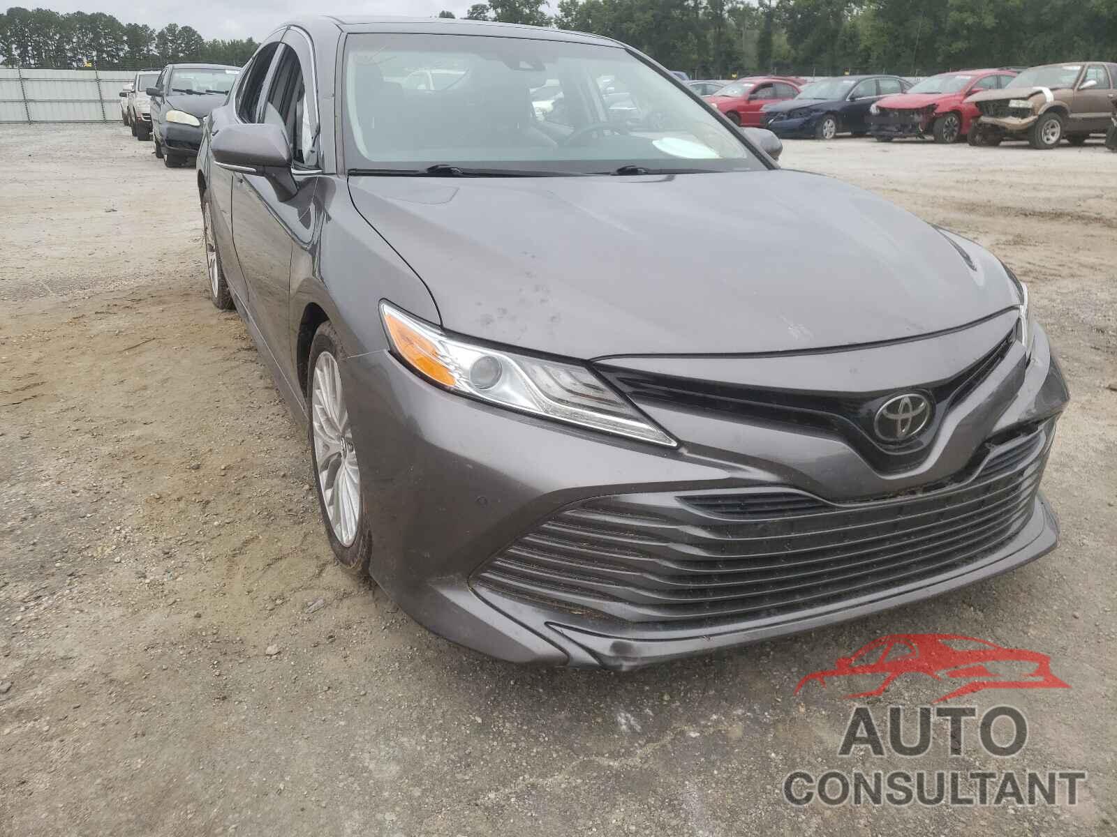 TOYOTA CAMRY 2018 - 4T1B11HK4JU096139