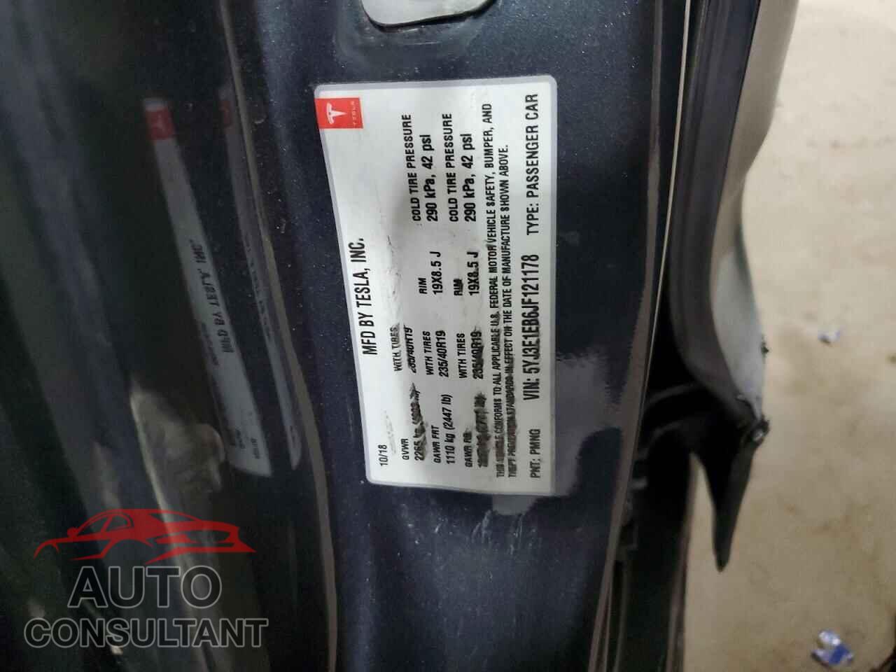 TESLA MODEL 3 2018 - 5YJ3E1EB6JF121178