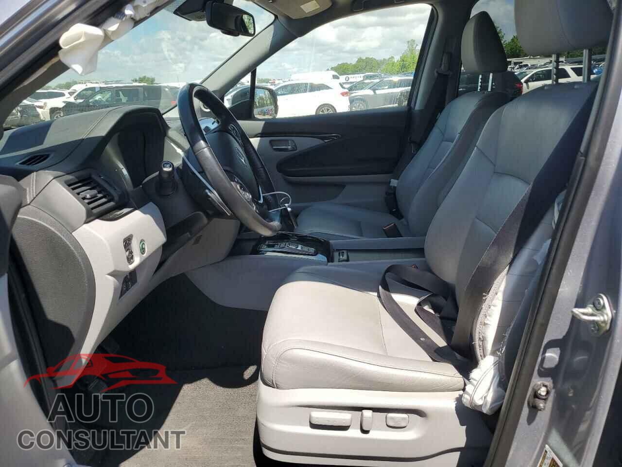 HONDA PILOT 2017 - 5FNYF6H98HB002809
