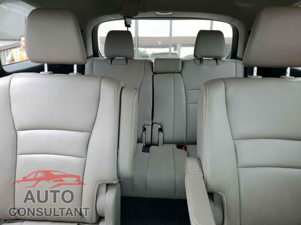HONDA PILOT 2019 - 5FNYF6H65KB002084