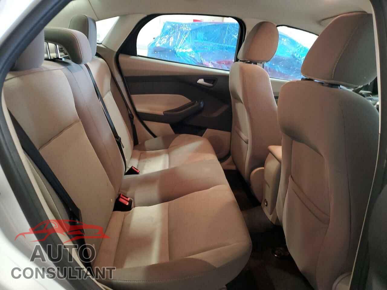 FORD FOCUS 2014 - 1FADP3F2XEL376305