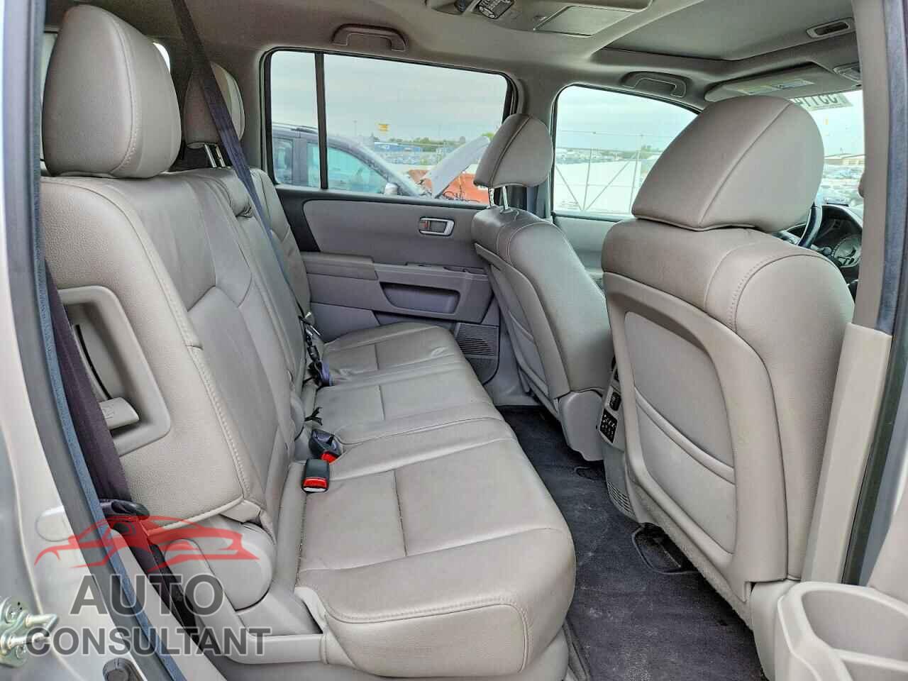 HONDA PILOT 2013 - 5FNYF4H64DB012029