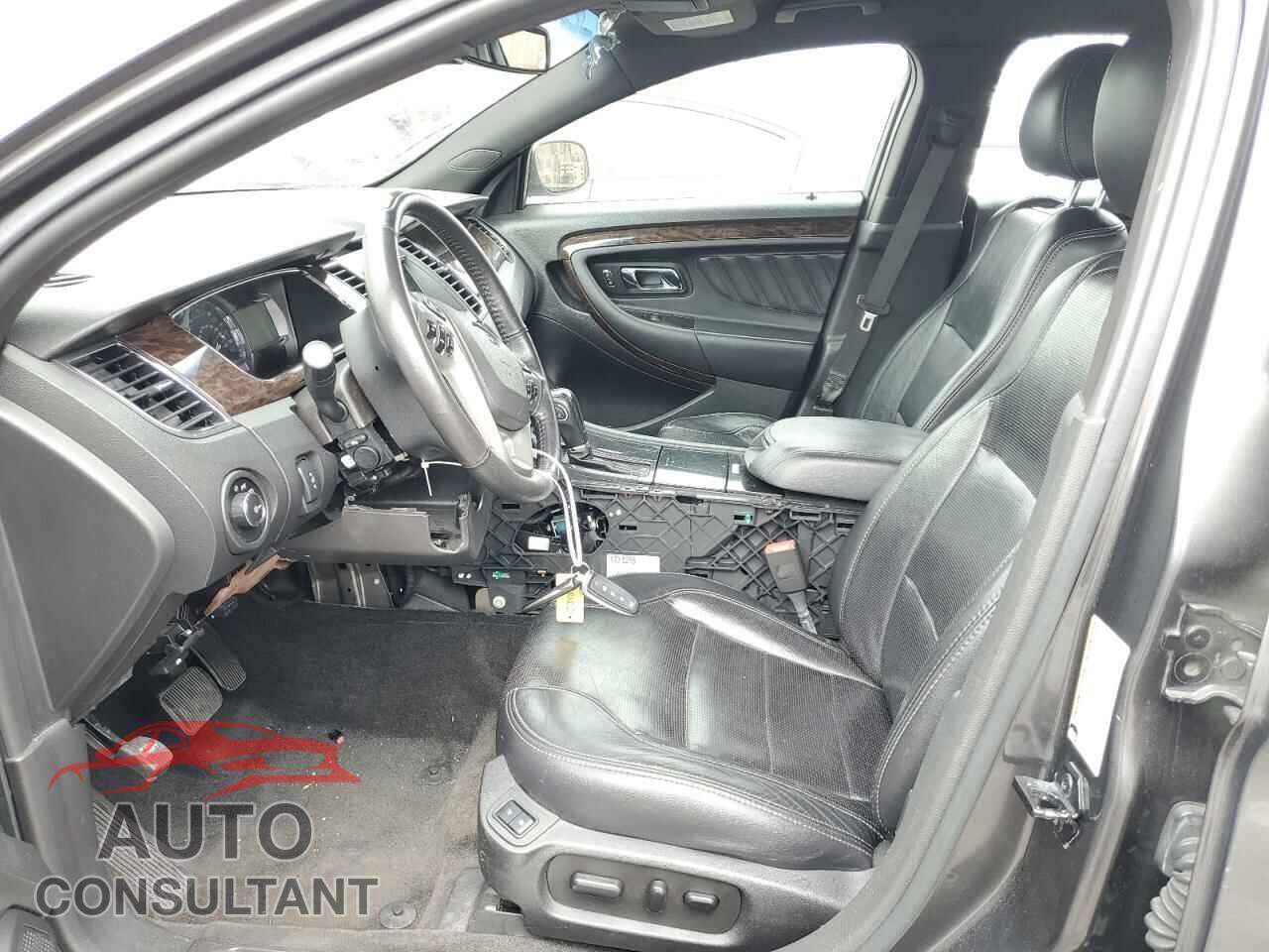 FORD TAURUS 2018 - 1FAHP2F89JG133457