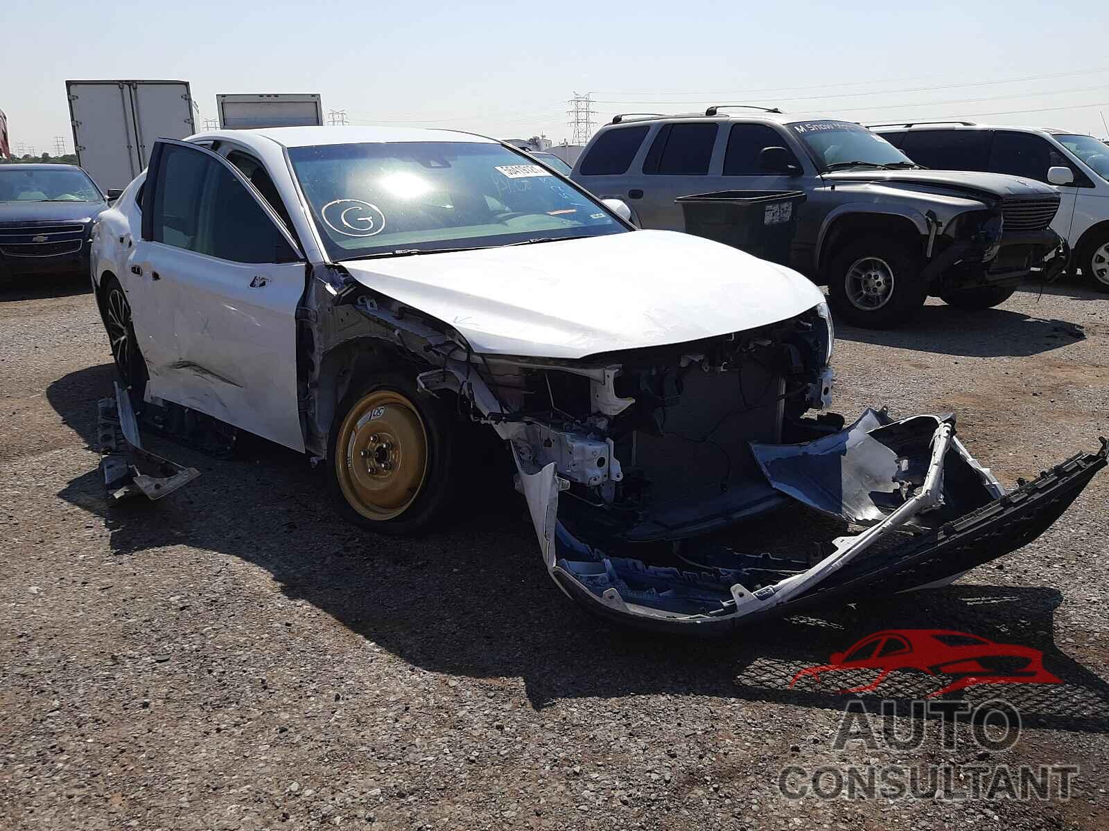 TOYOTA CAMRY 2018 - 4T1B11HK5JU152394
