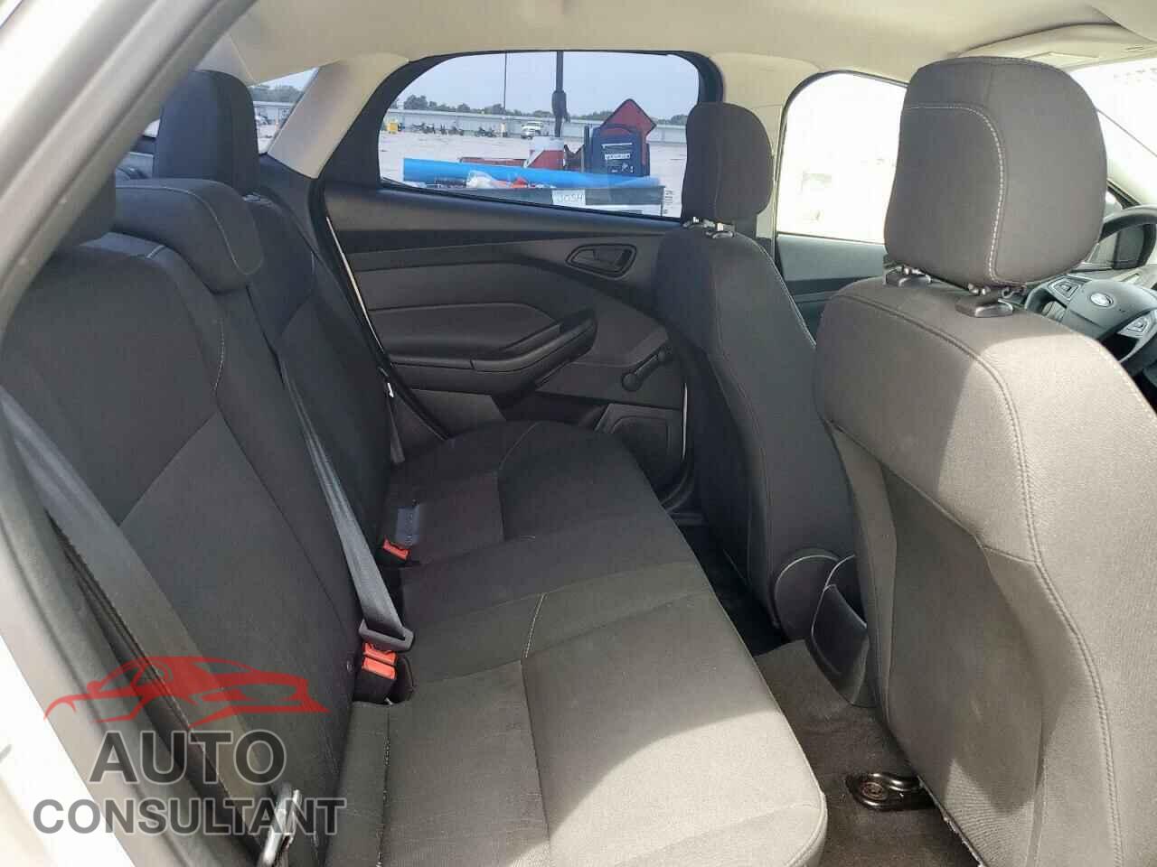 FORD FOCUS 2017 - 1FADP3E20HL219419