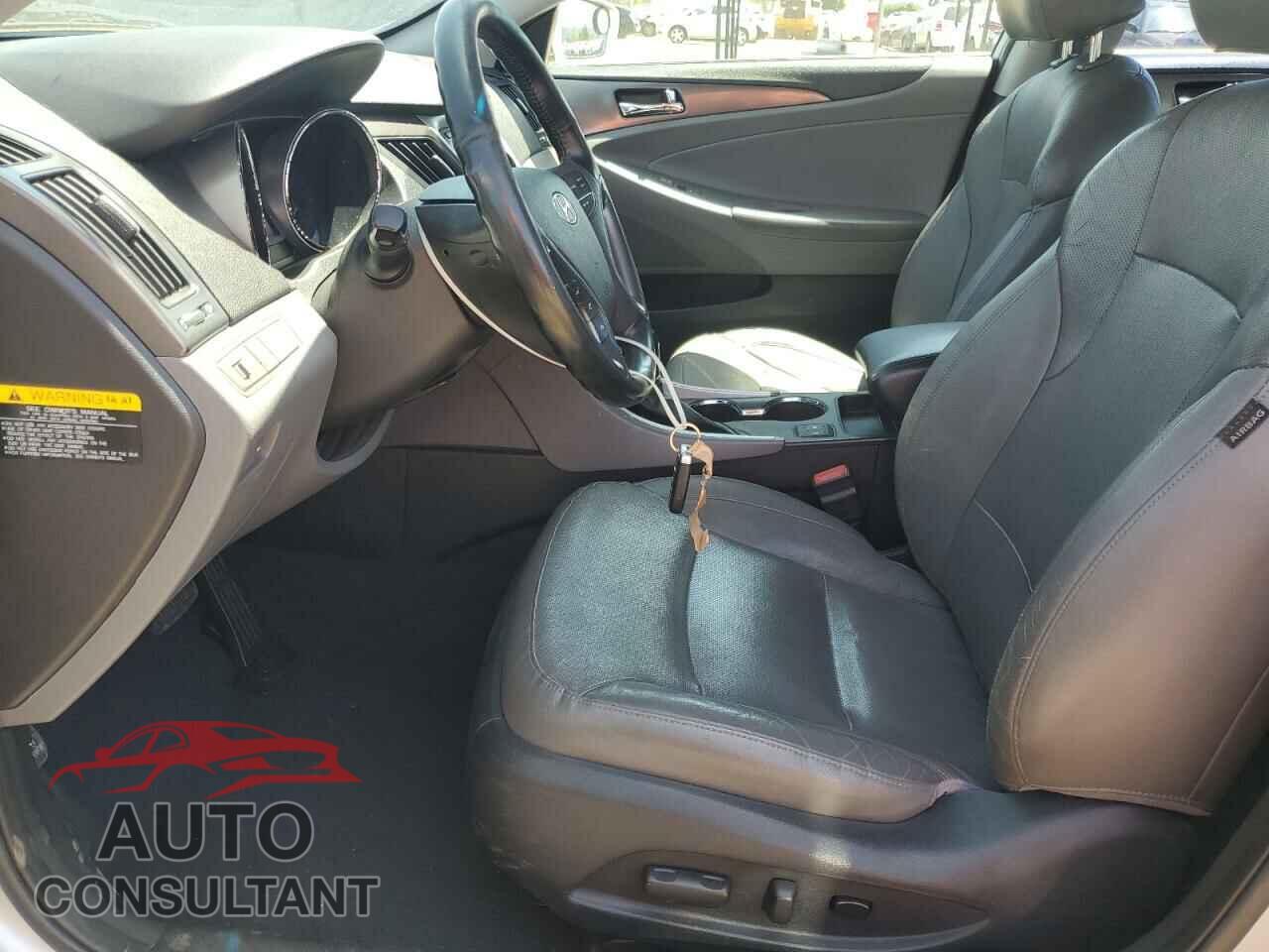 HYUNDAI SONATA 2013 - KMHEC4A45DA076413