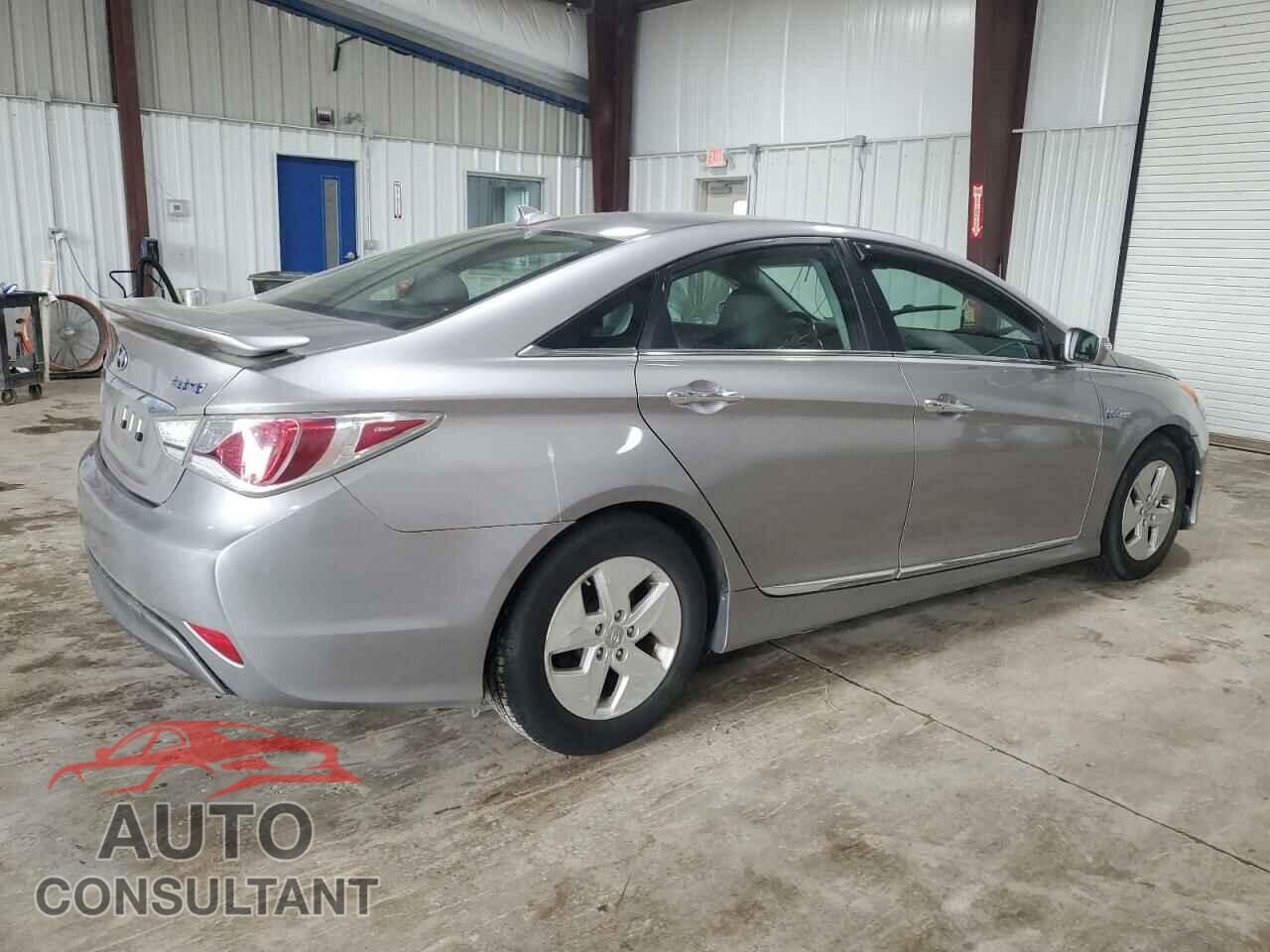 HYUNDAI SONATA 2012 - KMHEC4A48CA033456