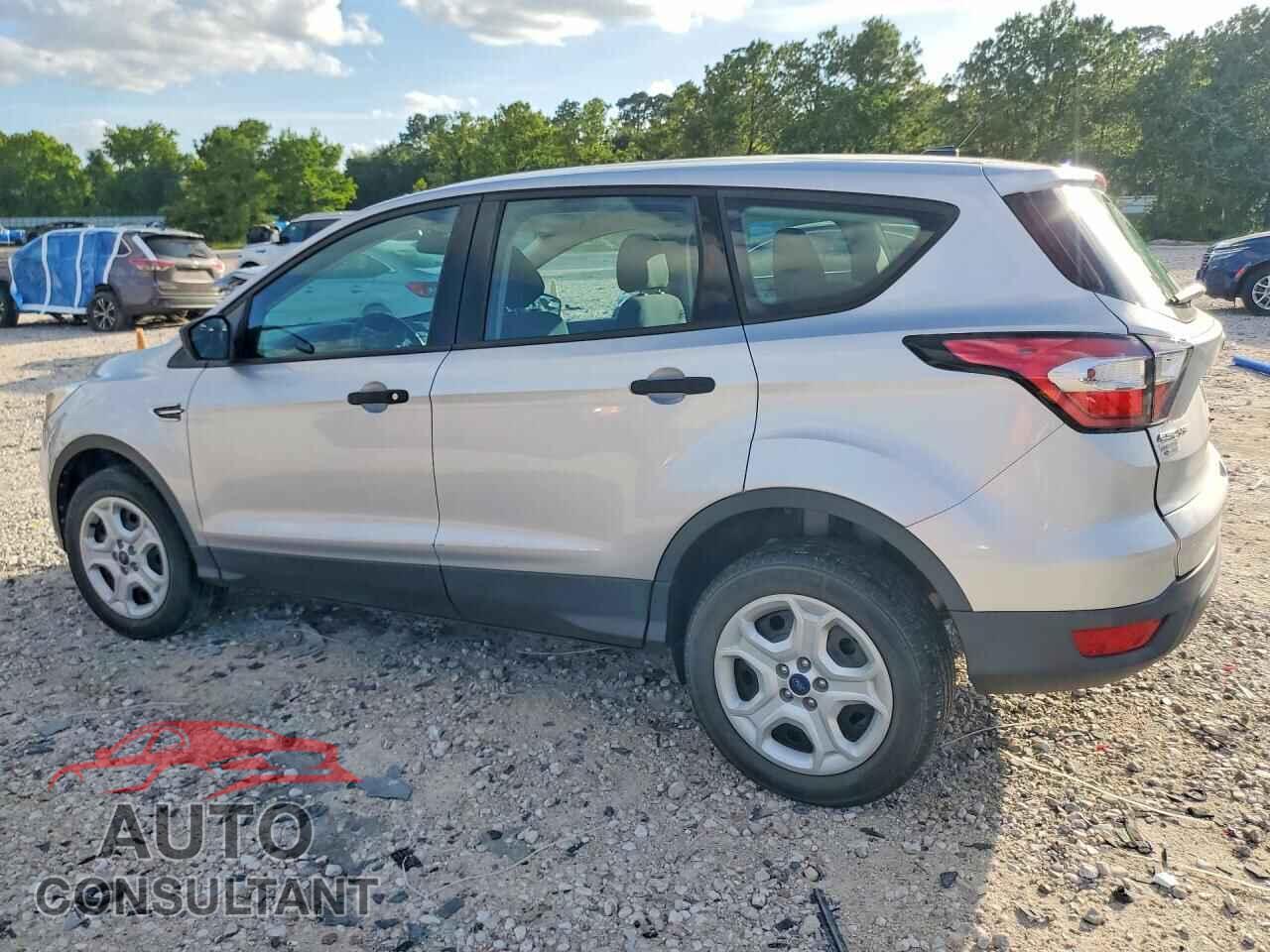 FORD ESCAPE 2017 - 1FMCU0F75HUB66343